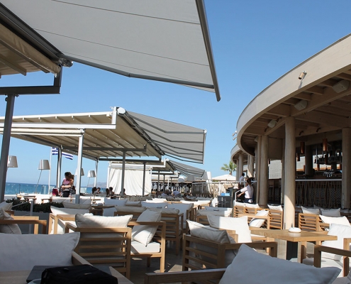 Τέντα markilux 6000 στο κατάστημα Beachcomber Bar Restaurant Stalis στην Κρήτη | by Gournopanos
